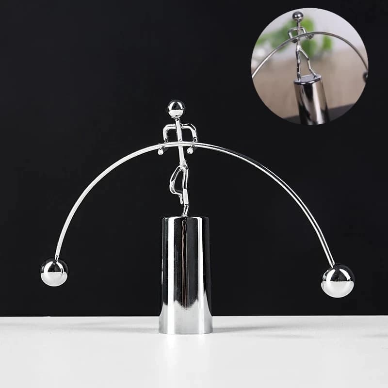 1 pz - Palla dell'Equilibrio Creativa, Pendolo a Forma di Iron Man per Sollevamento Pesi, Regalo di Laurea per Studenti, Ornamenti Divertenti