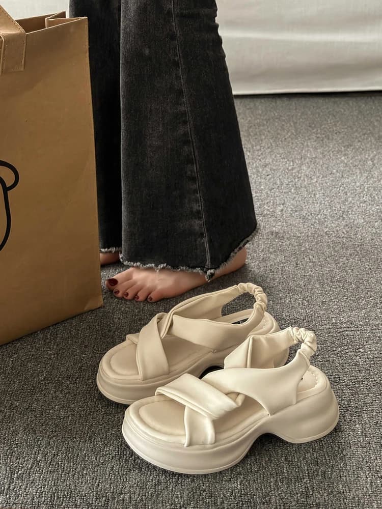 Women's Summer 2026 New Thick Bottom Platform Sandals Casual Beach Shoes High-End Feeling Match Skirts Roman Shoes