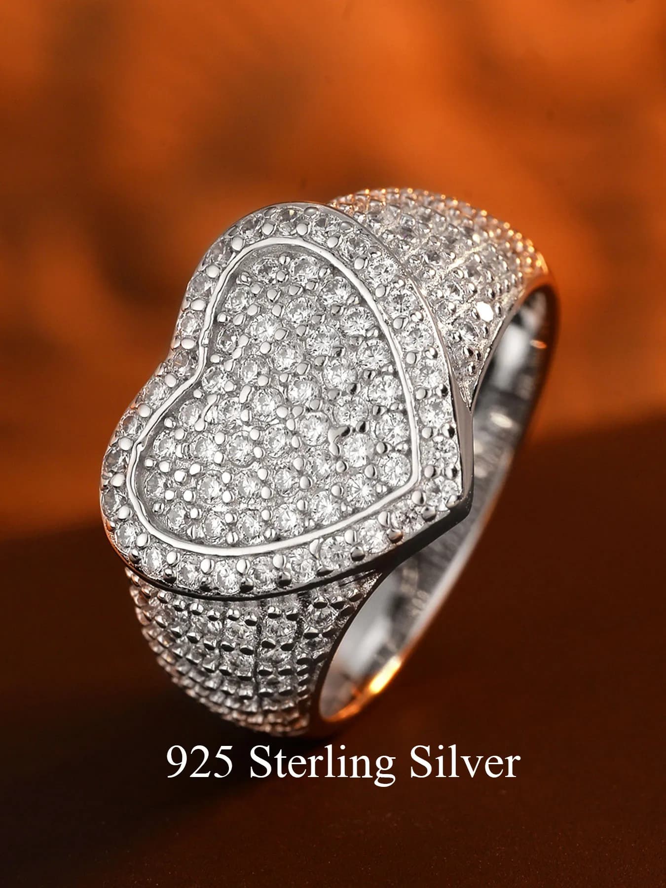 Anello da donna in argento sterling 925, stile leggero e lussuoso, design a forma di cuore, completamente tempestato di zirconi 5A, adatto per l'uso quotidiano.