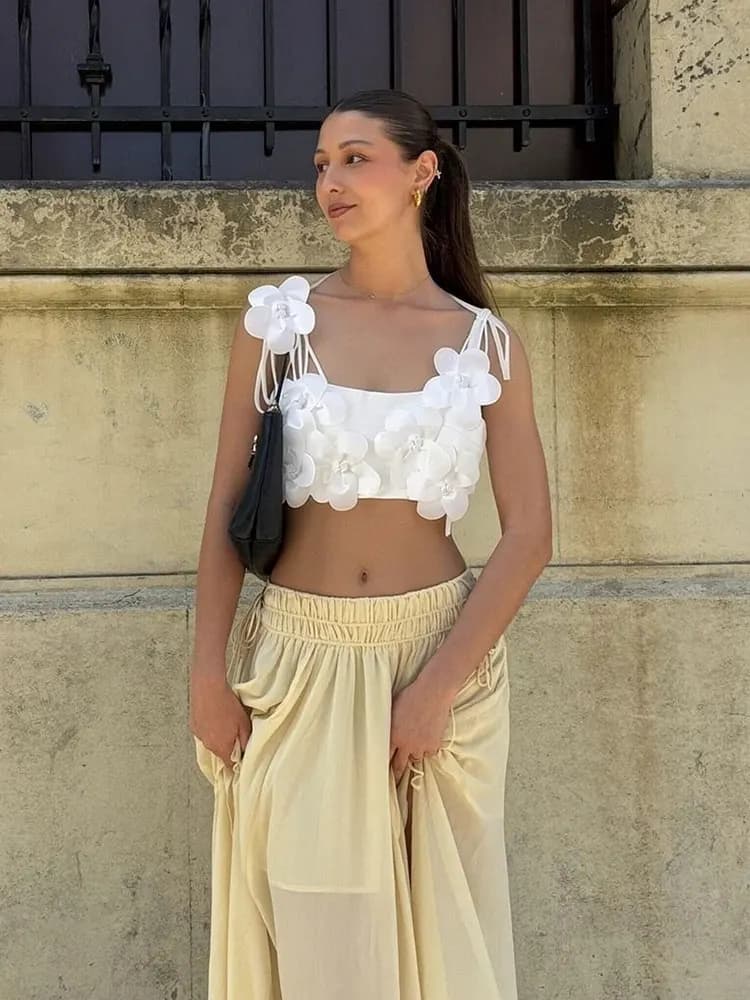 Top corto estivo HH con fiori 3D per donna, canotta con spalline sottili, top sexy da donna per feste e festival, abbigliamento floreale bianco.
