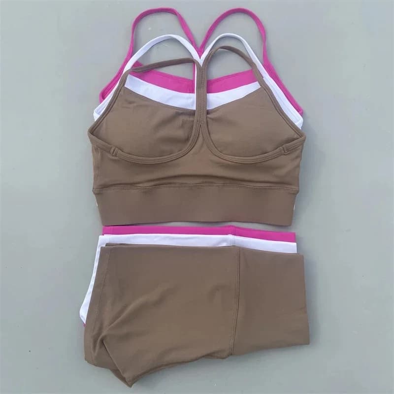 Completo sportivo da donna tinta unita per palestra e yoga: Leggings corti + reggiseno sportivo a Y incrociato, tuta da allenamento e jogging