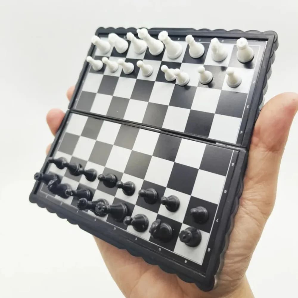 Scacchi Internazionali: Set Magnetico Portatile 2026 per Adulti e Bambini