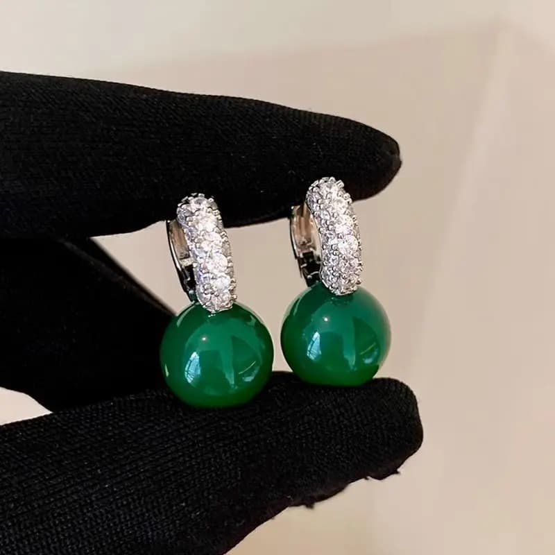 Light luxury niche versatile high-end earrings, new new Chinese green ear buckles, earrings, earrings, and ear jewelry.