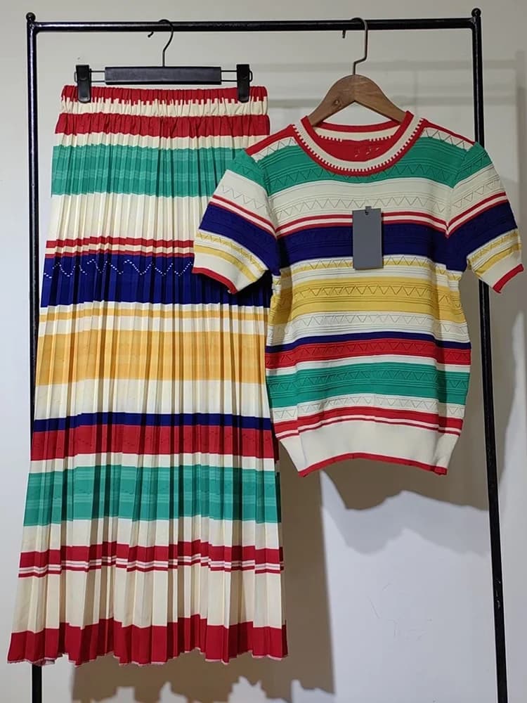 Completo da donna Retrowomen primavera/estate, nuovo modello a due pezzi, top in maglia a righe Joker + gonna bianca a vita elasticizzata con sottogonna a balze, completo alla moda.