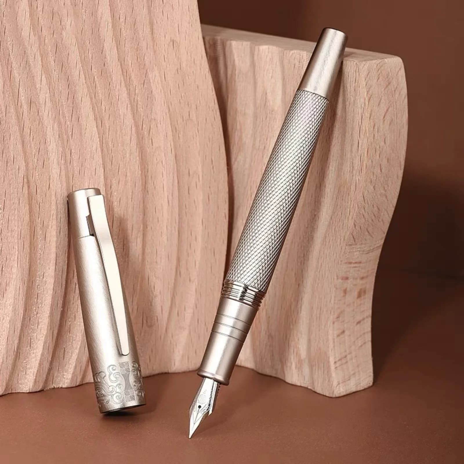 Hongdian 6013 Penna stilografica in metallo neroTitanio/Argento EF/F/Punta piegata con convertitore a clip Eccellente penna a inchiostro per ufficio aziendale