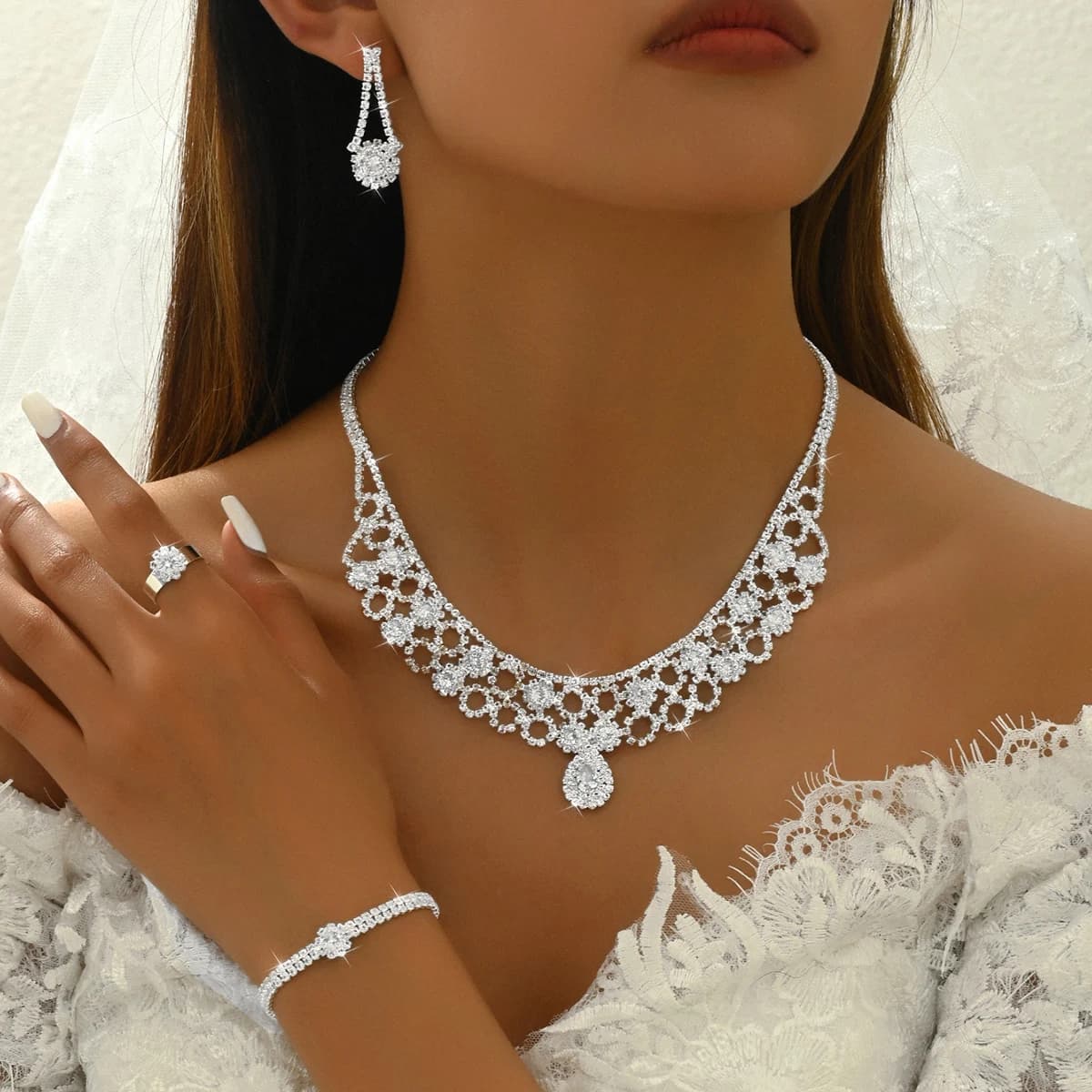 Set di gioielli con gocce d'acqua dal design a catena con artigli alla moda e squisito, set di gioielli di fascia alta retrò di lusso leggero per le donne