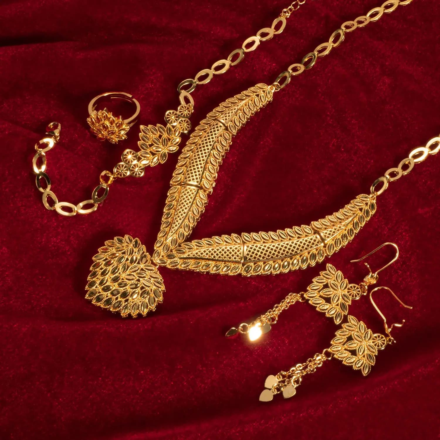 Huixing Middle East Dubai wedding wedding jewelry set family wind gilt necklace earring ring bracelet four sets 9999gold