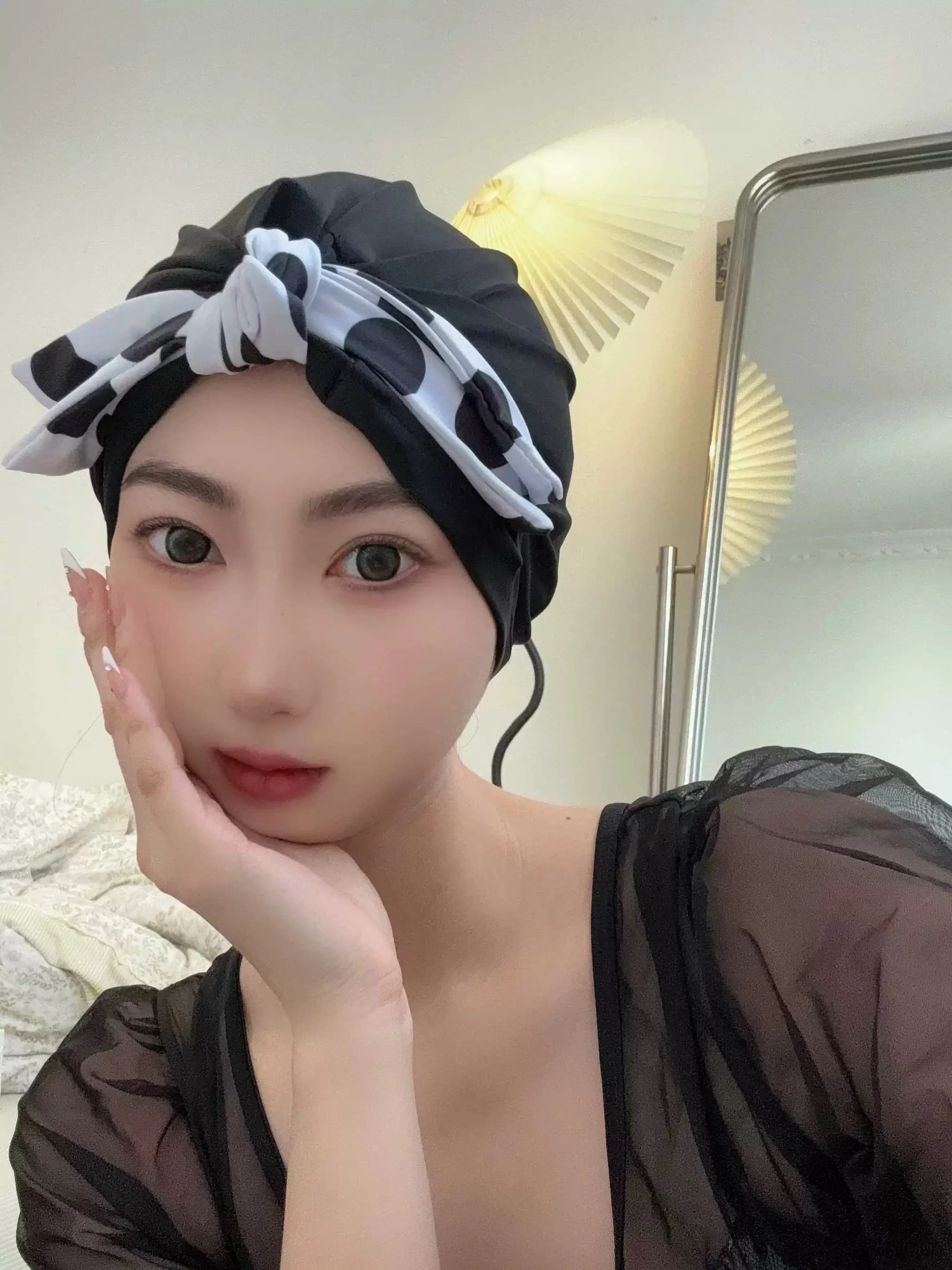 Fashionable Women's Thermal Swimming Head with Pattern to Pois and Nodo, New Fabric, for Beach and Sport