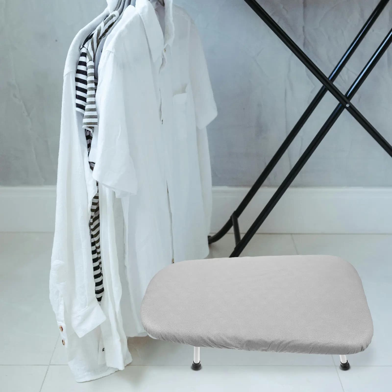 Asse da Stiro Pieghevole Salvaspazio con Rivestimento in Cotone Comfort Migliorato e Base Traspirante per Casa e Dormitorio