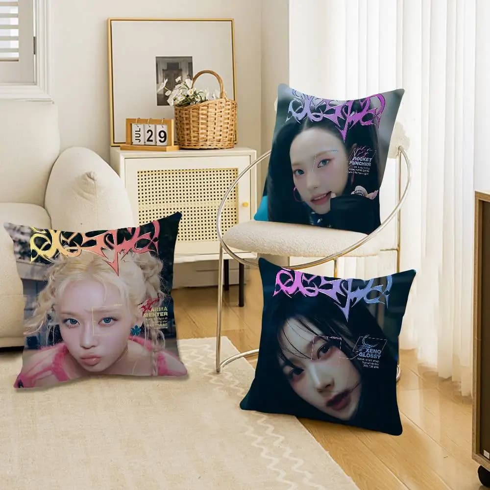 Popolare Kpop A-Aespa Musica Fodere per cuscini Cartoon Divano Decorativo Casa Stampa fronte-retro Breve peluche Fodera per cuscino carina