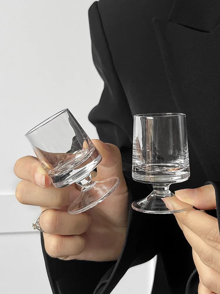 Bicchiere in Vetro per Vino Bianco con Supporto, Piccolo Bicchierino Robusto per Liquori, Bicchiere Monoporzione per Uso Domestico, Stile Nordico Semplice