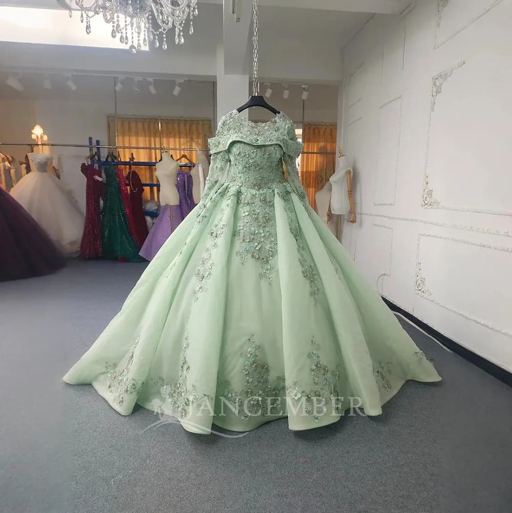 Abito Quinceanera scintillante Abito da ballo dolce 16 maniche lunghe Perline glitterate Paillettes dorate Appliques Abiti XV Anos Personalizzato
