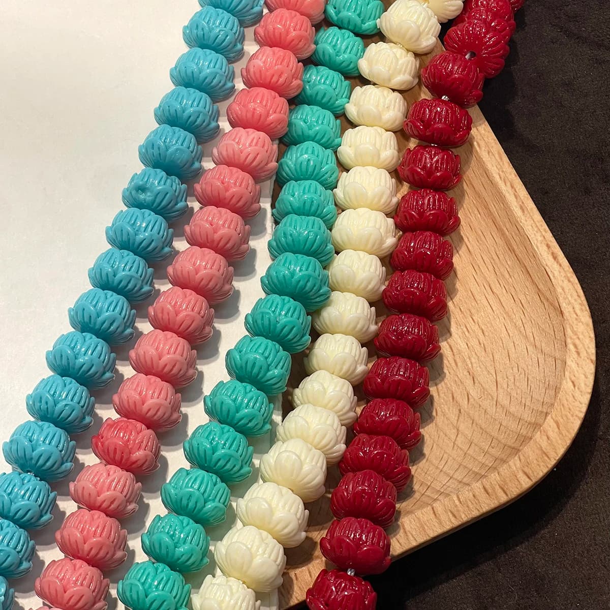 Shell Powder Handmade Beads String Lotus Seed Head Flower Shell Beads for Jewelry Making DIY Necklaces Bracelet Accessory Strand