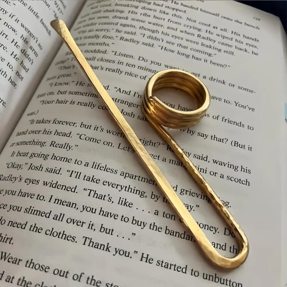 Segnalibro ad anello porta libri in metallo Segnalibro semplice e leggero Porta pagine per libri con anello per dito portatile Porta apri libri