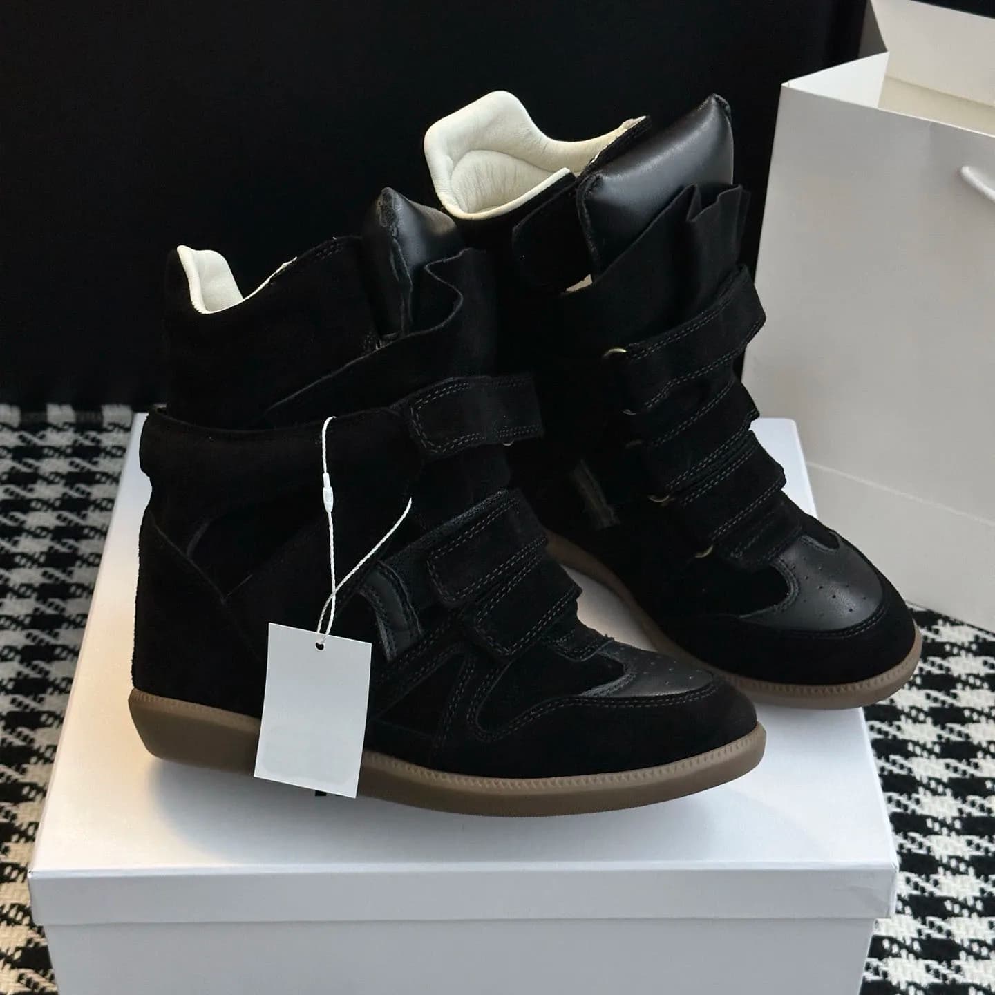 Sneakers da Donna alla Moda con Zeppa Nascosta, Scarpe con Tacco a Zeppa Nascosto e Molteplici Cinghie in Velcro