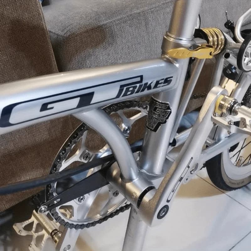 Set di 14 Adesivi Olografici a Tema Bici GT, Decalcomanie in Vinile per Casco da Bicicletta, Telaio Mountain Bike, Modifica Fai-da-Te per Ciclismo