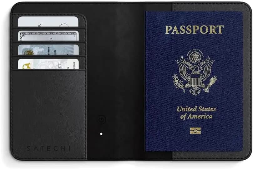 Porta Passaporto in Pelle Vegana con Localizzatore, Ricarica Wireless, Protezione RFID e 4 Slot per Carte per Viaggi Sicuri