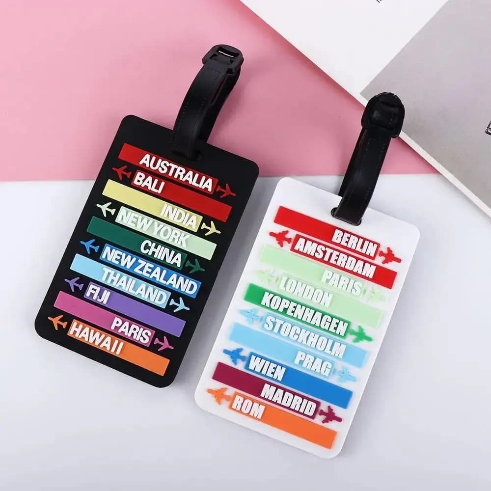 Nome del paese Etichetta per bagagli per valigia Lettere in PVC di moda Porta indirizzo Nome ID Tag Etichetta per imbarco Accessori da viaggio Etichetta per bagagli