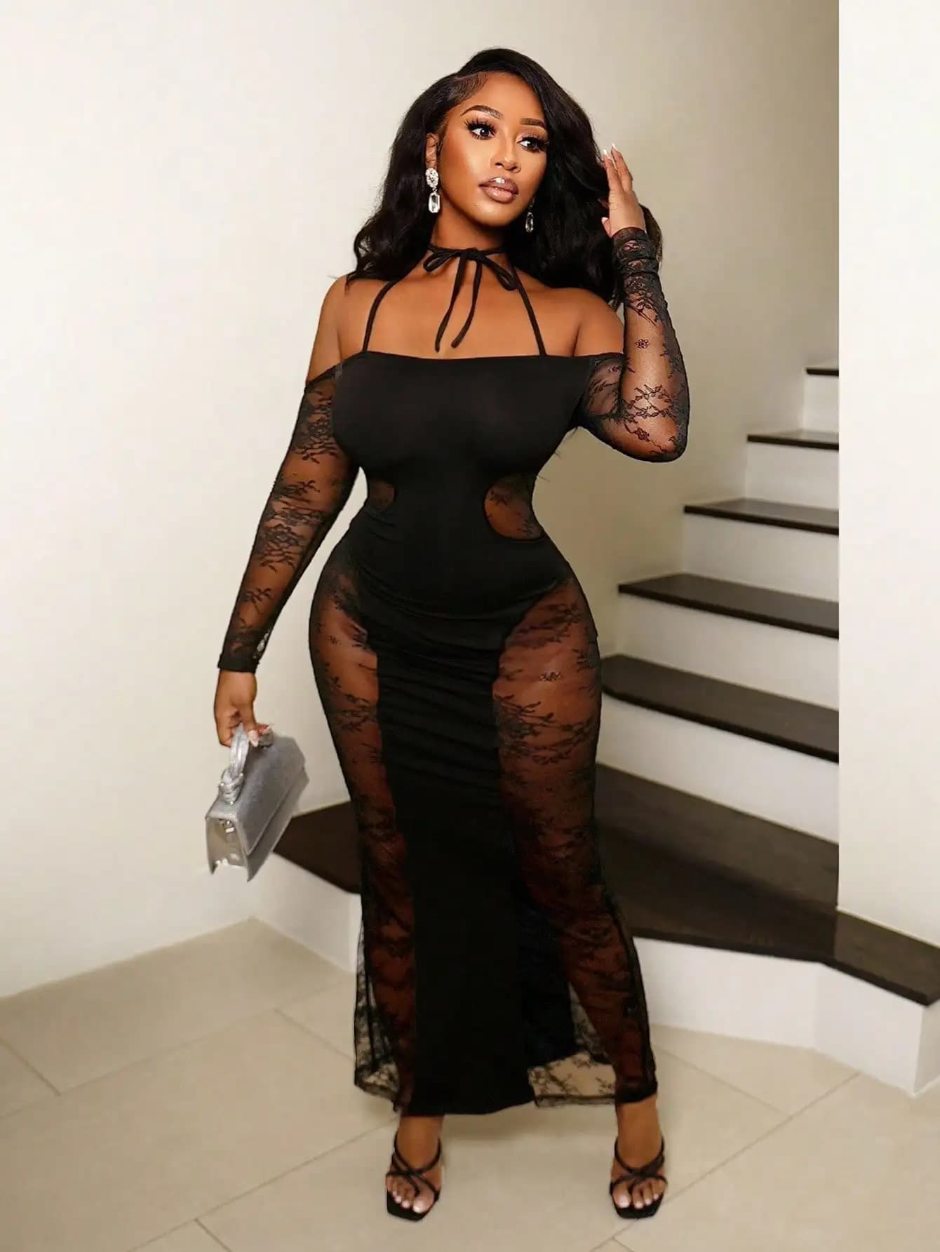 Abito Bodycon Nero con Inserti in Pizzo, Spalle Scoperte e Maniche Trasparenti