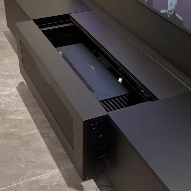 Mobiletto motorizzato integrato per TV laser da 100-150 pollici con schermo elettrico ALR UST a scomparsa nel pavimento per tutti i proiettori a ottica ultra corta