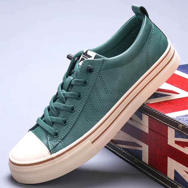Scarpe Casual in pelle da uomo 2024 scarpe da guida con suola morbida autunnale scarpe comode con cinturino elastico scarpe da ginnastica vulcanizzate da uomo