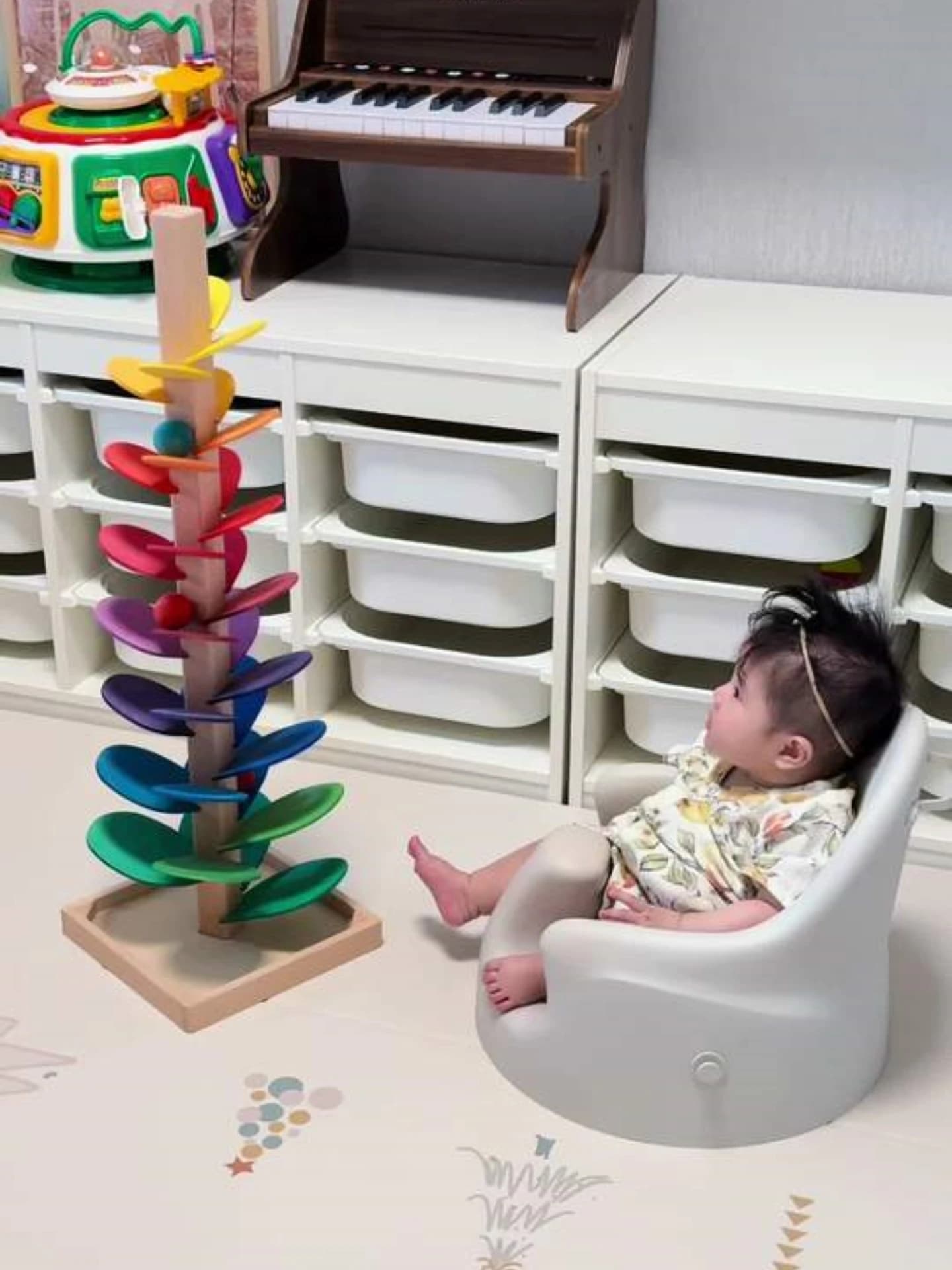 Blocchi di Legno Musicali a Forma di Albero, Giocattolo Educativo per lo Sviluppo dell'Intelligenza Precoce dei Bambini, Set con Pista per Palline Rotolanti