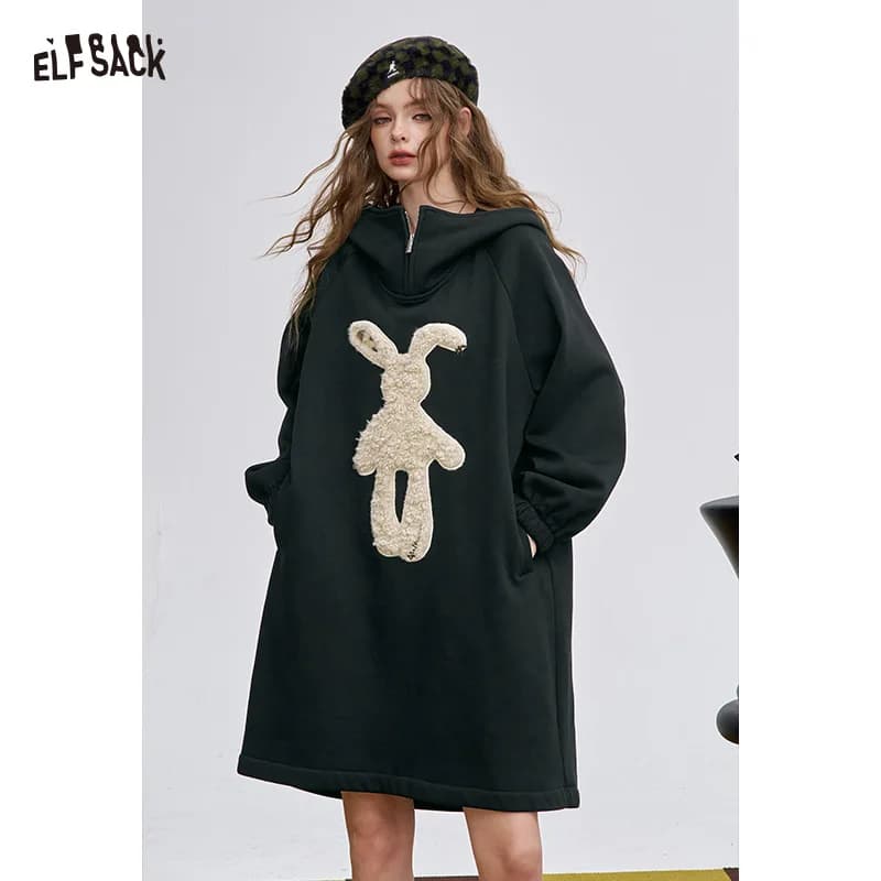 ELFSACK 2025 Winter New Arrivals Loose Casual Chest Graphic Party Midi Dress For Woman