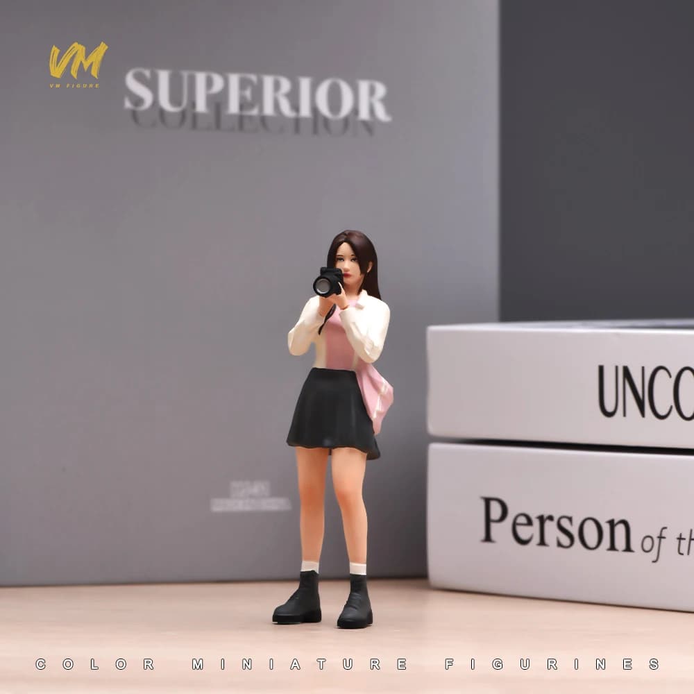 Figura dipinta a mano 1/18 1/24 1/43 1/64 Fotografa Donna con Gonna, Ragazza Splendida e Radiosa, Modello Diorama, Mini Scena, Oggetto di Scena per Esposizione