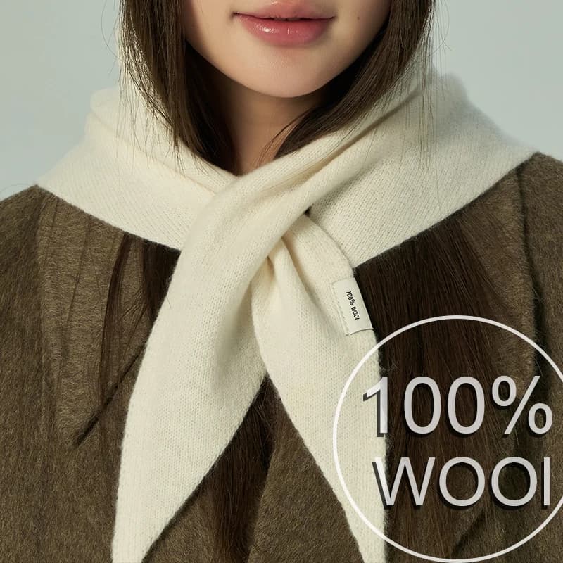 Sciarpa di lana 100% da donna di lusso Scialle invernale caldo solido lavorato a maglia Triangolo Fazzoletto da collo Marchio di moda Bandana Sciarpe di lana da donna Coreano
