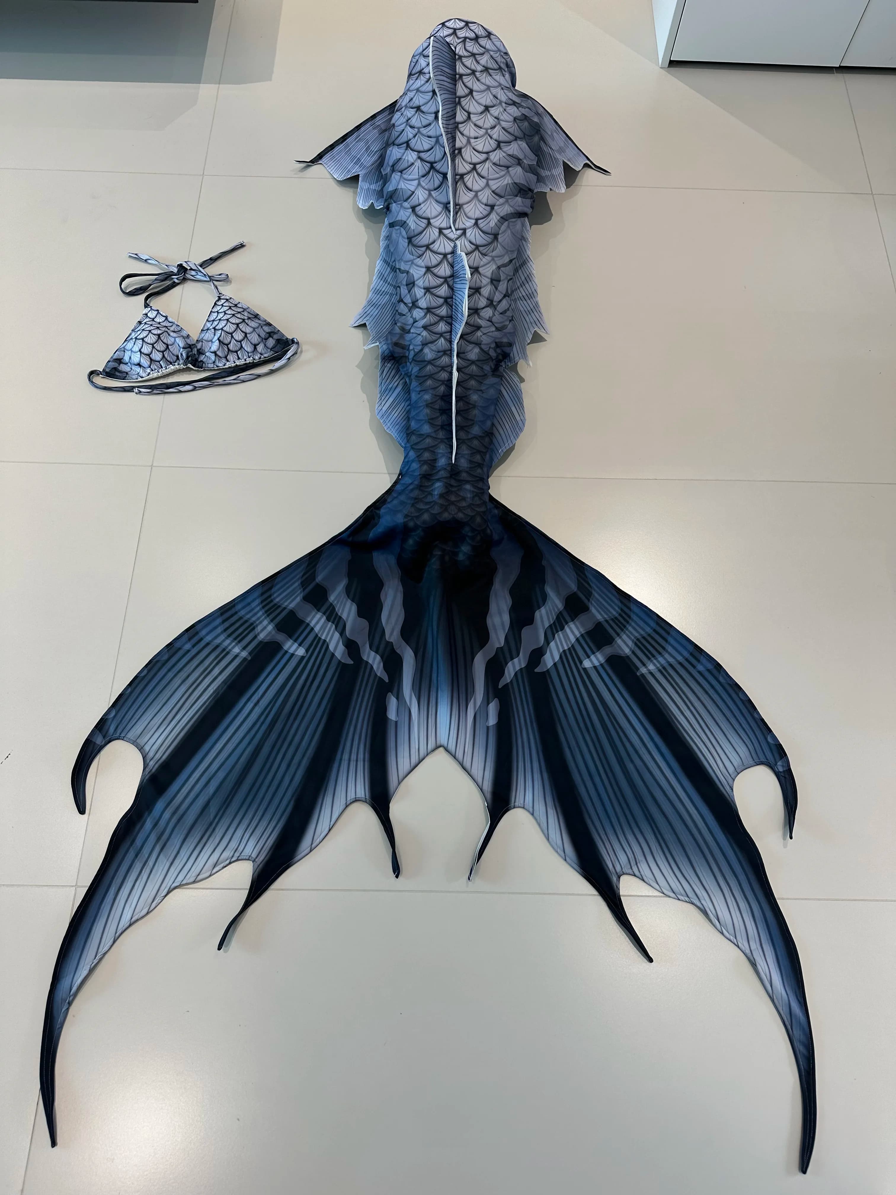 Adult Mermaid Costume with Coda Inspessita and Pinna Dorsale, Glittered Costume for Diving Shows, Cosplay Costume and Shows in Oceario