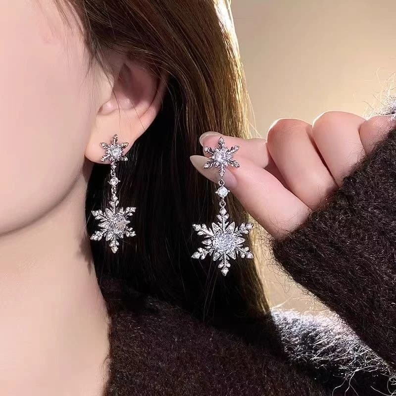 Double Snowflake Sparkling Zircon Full Diamond Earrings Sweet Ins Temperament Fashionable Niche Light Luxury Design Earrings