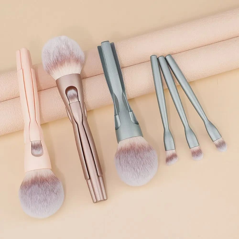 Set of 4 makeup brushes 4 in 1, brush for powder, travel makeup brushes with magnetic suction, soft and portable brush for dust shading