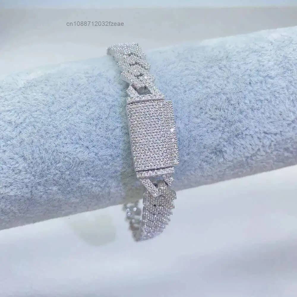 Luxury New Trending Hiphop Jewelry Women Iced Out Rhodium Plated Full-diamond Moissanite Cuban Link Bracelet.