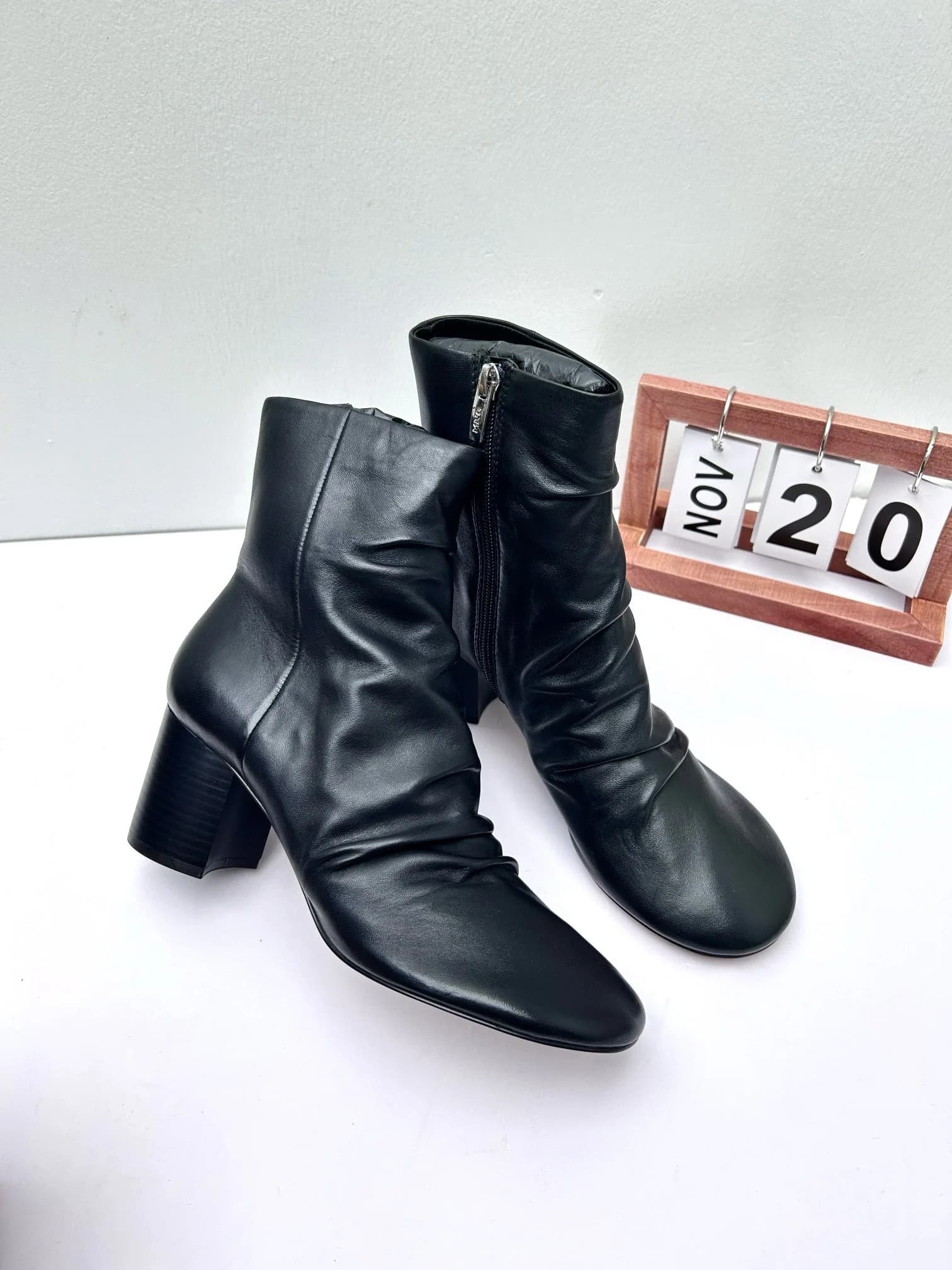 Genuine Leather Retro Style Pleated Women's Short Boots Large round Head Side Zipper High Heel Black Mid-Calf Short Boots