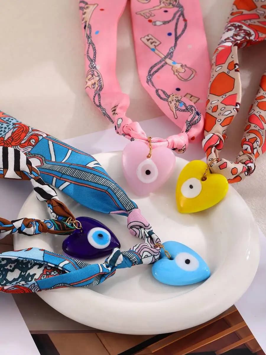 Collana con Ciondolo a Cuore Stile Bohemien con Occhio di Allah e Catena a Sciarpa in Seta per Donna