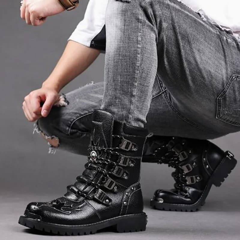 Stivali da Moto alla Moda per Uomo, Stile Punk Rock, in Pelle PU Nera, Altezza Media, Scarpe Casual con Punta in Acciaio, Taglie Grandi 38-46