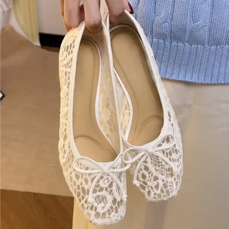 Elegant Women's Shoes with Big Heel and Net, Bow Decoration, Mary Jane Shoes Breathable in Lace, Luxury Footwear for Party and Ceremonies