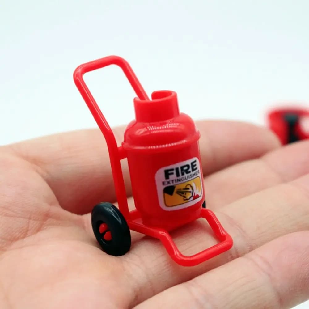 Mini estintore per casa delle bambole in plastica Idrante antincendio in acrilico Puntelli per scene in miniatura per casa delle bambole Accessori per bambole