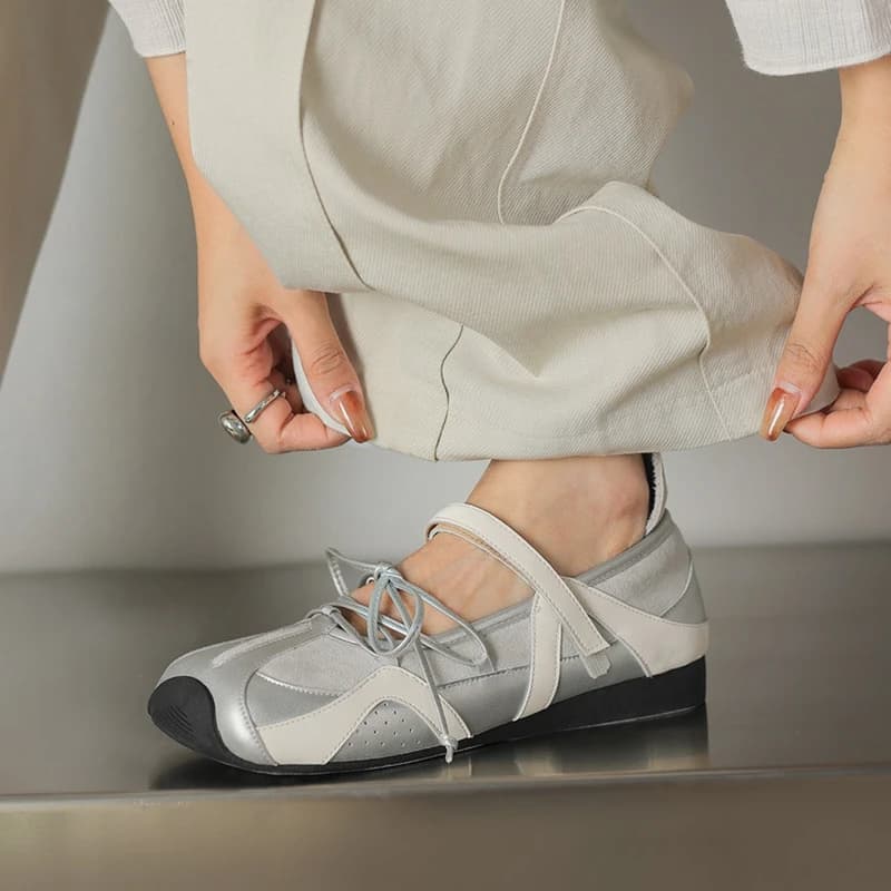 Scarpa singola sportiva casual da donna nuova primavera e autunno in pelle di vacchetta con punta quadrata e fibbia per cintura con tacco basso