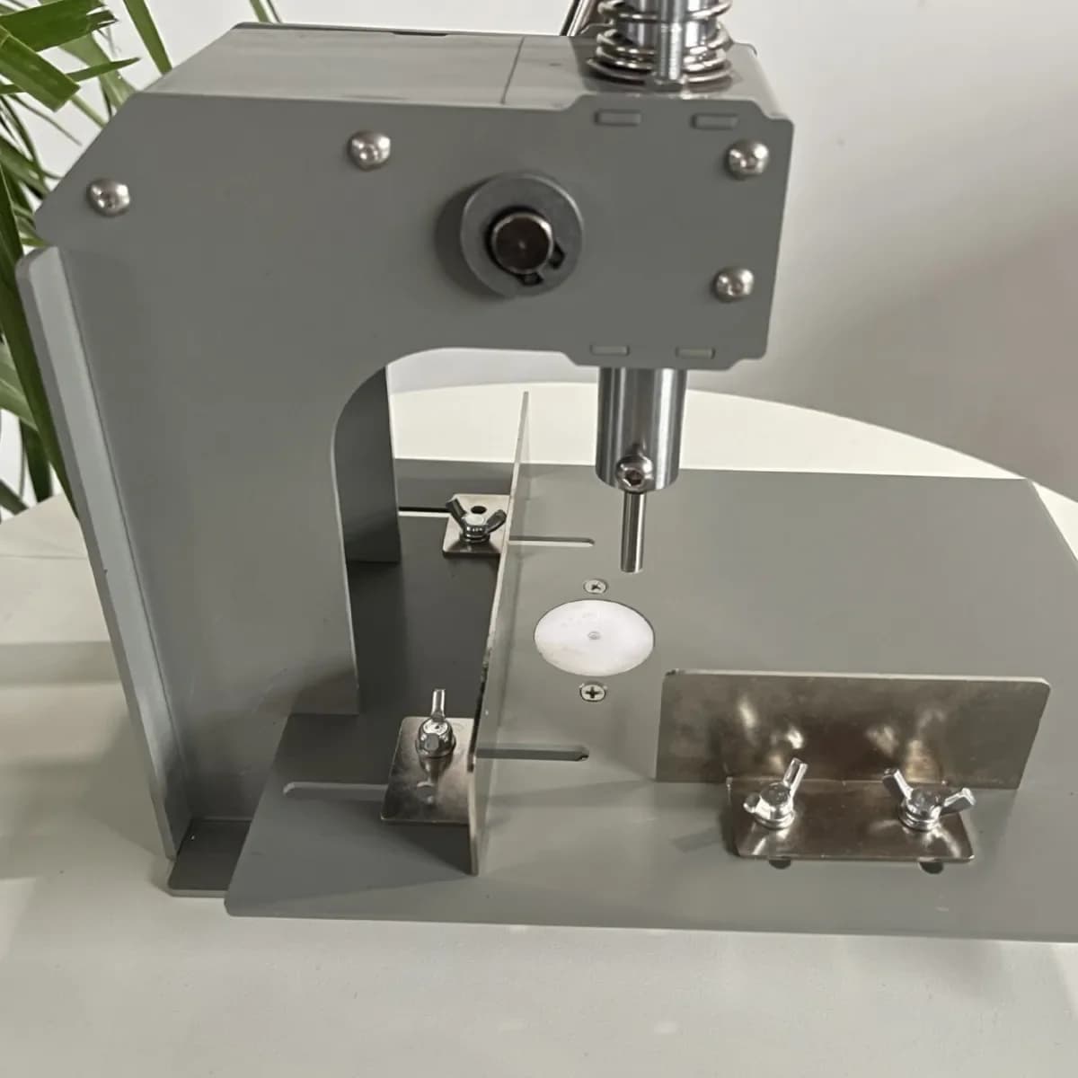1pc Manual Punching Machine Hang Tag Punching Machine Single Hole Fabric, Leather, Pressure Weaving, Plastic Film Bag Paper