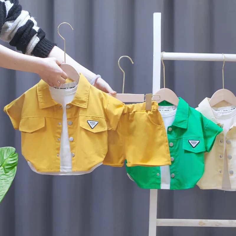 Moda coreana tinta unita manica corta fibbia nascosta camicie pantaloncini 2 pezzi set ragazzi abbigliamento estivo boutique per bambini abiti casual