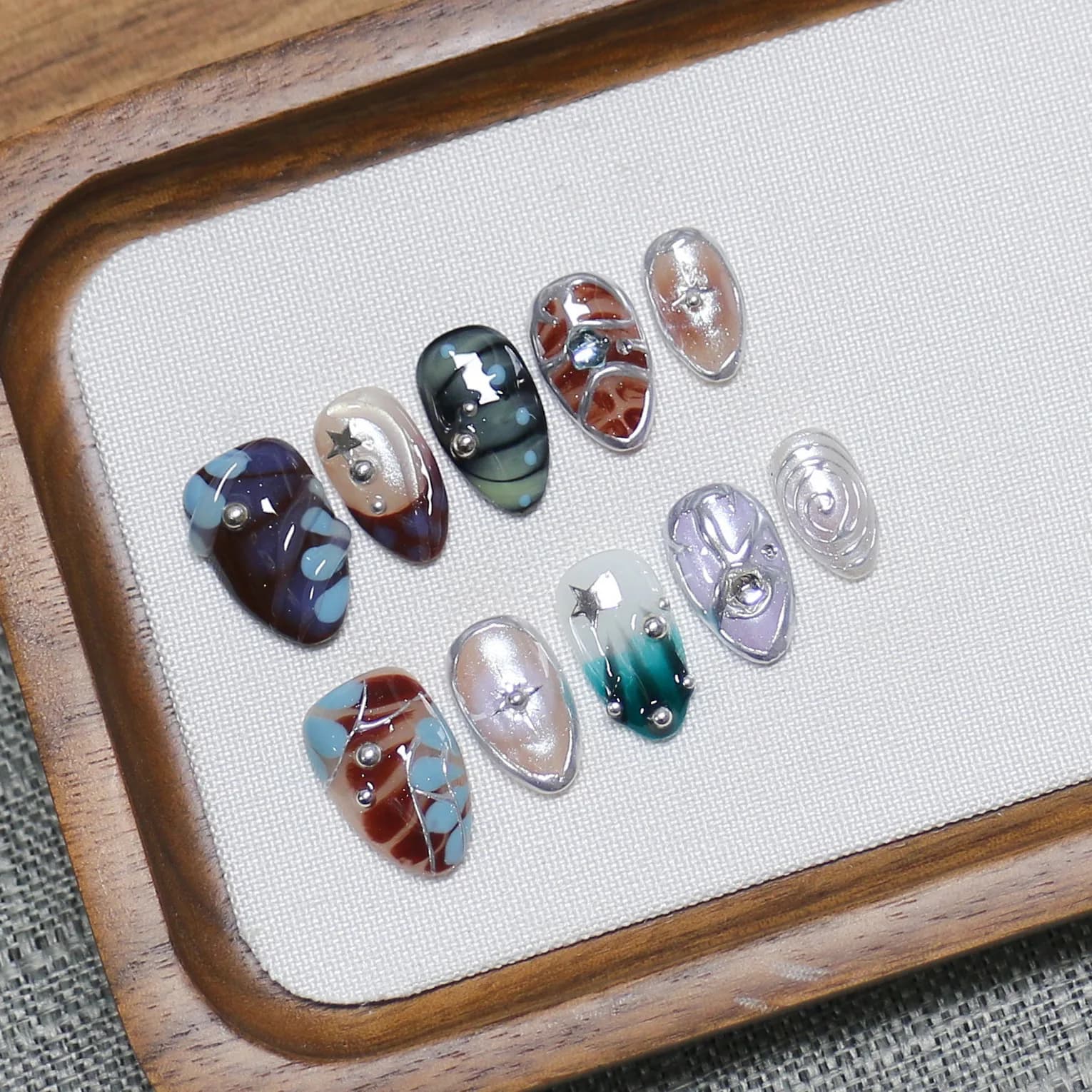 10pcs Handmade Press on Nails Starlight Illusion Fake Nail Shell Swirl Short Almond Full Coverage Nail Tips for Women&Girl