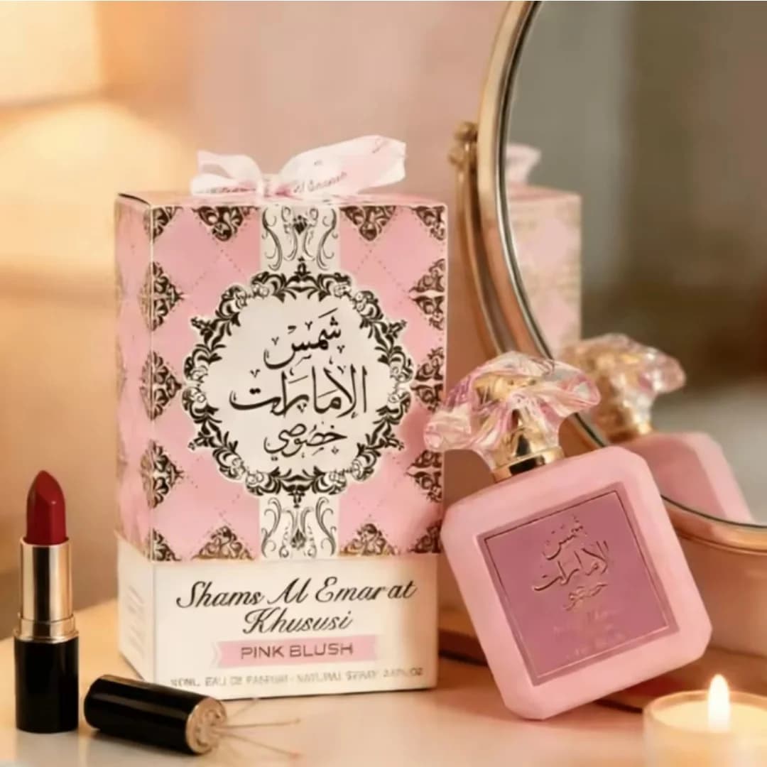 PROFUMO PINK BLUSH Sperimenta l'essenza incantevole di Pink Blush, un profumo arabo da donna che emanava dolcezza e calore.