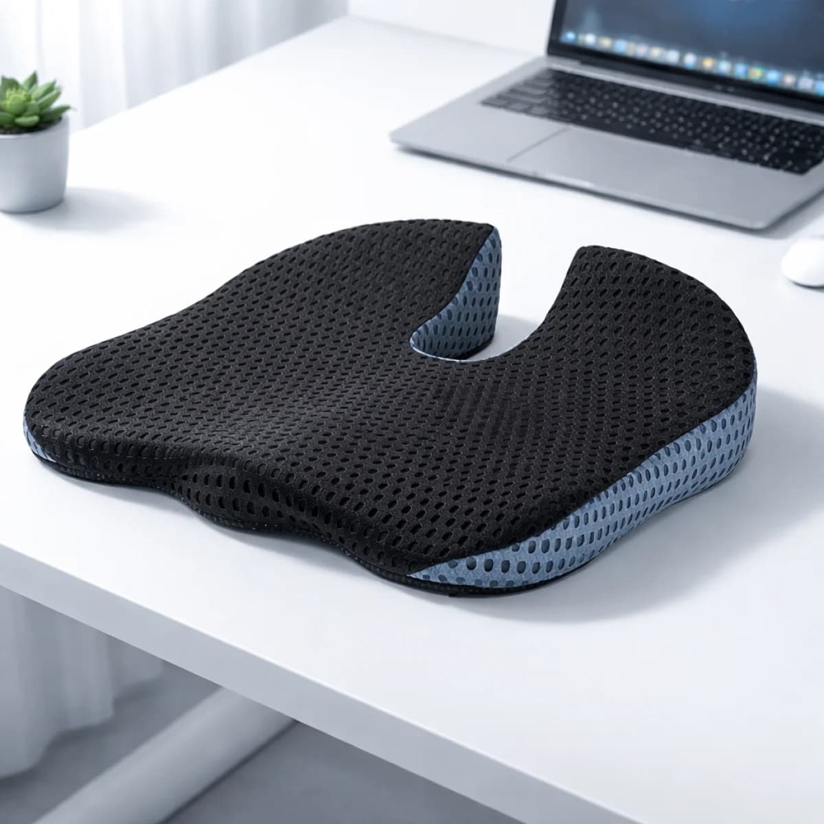 Cuscino Ergonomico in Memory Foam - Rivestimento in Rete Traspirante, Base Antiscivolo, Sollievo dalla Pressione sul Coccige per Auto/Ufficio/Gaming