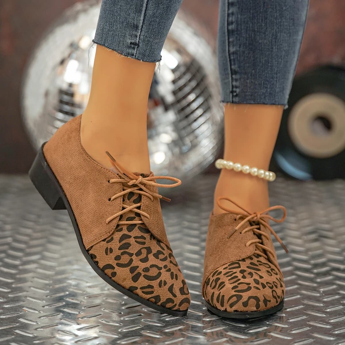 Spring/Autumn Women Low-Heel Pointed Toe Suede Lace-Up Flats shoes Oxfords Fashion outdoor Non-slip Retro Walking Casual loafers