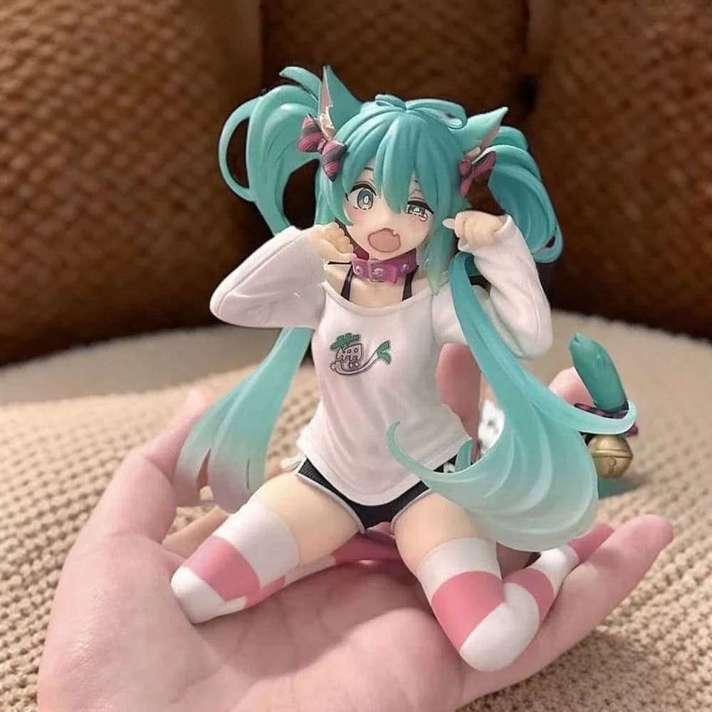Action Figure di Hatsune Miku, 11cm, in PVC, con Orecchie di Gatto e Maglietta, Statuetta Anime Kawaii, Modellino da Collezione, Decorazione da Scrivania