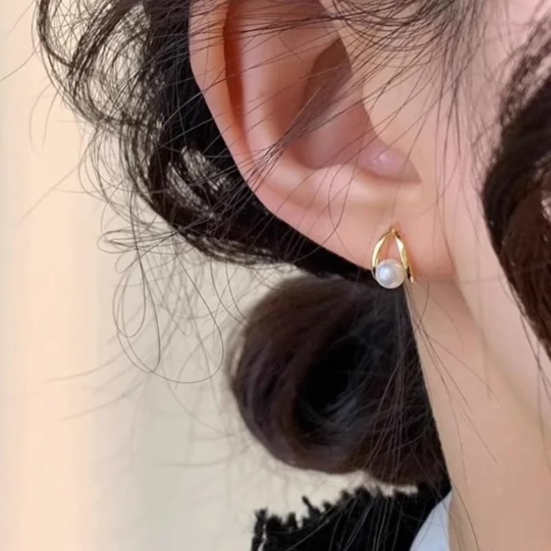 Popular S925 Silver Simple Hollow out Pearl Earrings for Women Exquisite Ear Studs Versatile Fashion Jewelry Accessories Gifts