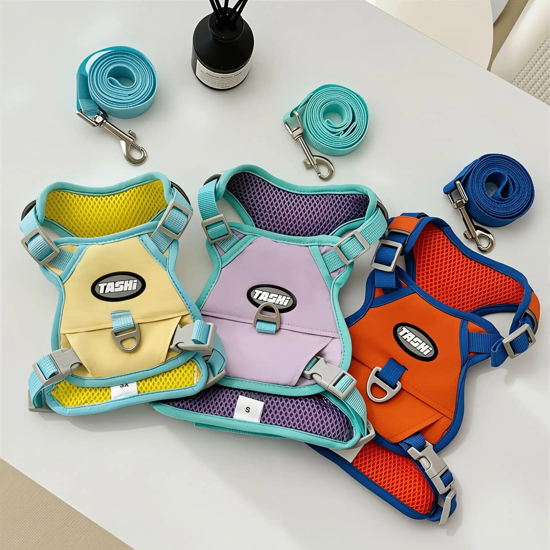 Gilet per imbracatura per cani con guinzaglio retrattile Gilet riflettente per animali domestici a prova di fuga per cani e gatti Imbracatura da passeggio comoda e regolabile