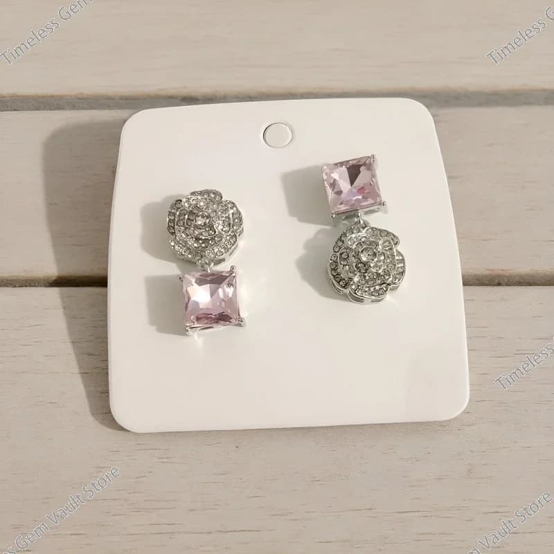 Orecchini a Camelia Stile Francese da Donna 2026 Nuovi con Strass Quadrati Rosa Pendenti Asimmetrici Gioielli Eleganti