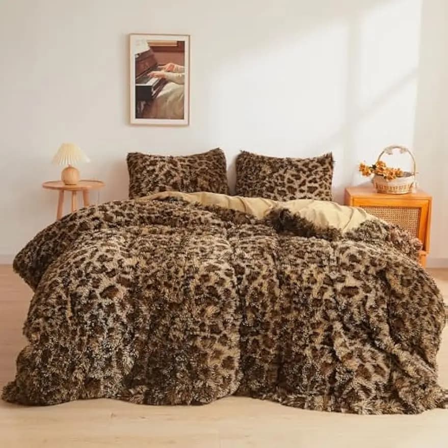 Set duvet cover in soft synthetic fur with cheetah print, bed linen in soft plush in 3 pieces with zip closure (King, brown)